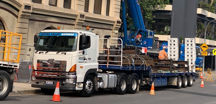 heavy haulage image of crane unloading semi trailer